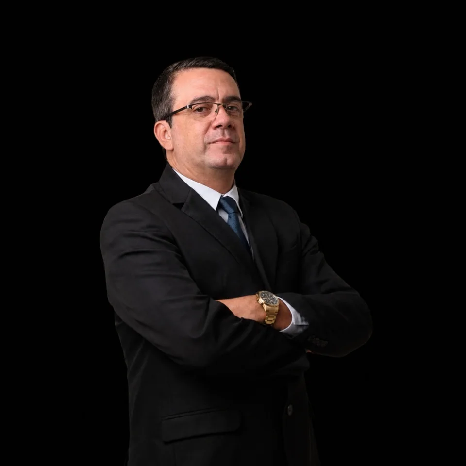 Carlos Gustavo, advogado do Souza Facco Advogados Associados